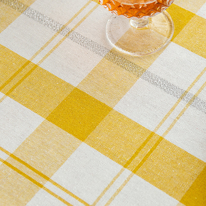 Rectangular checked cotton tablecloth with decorative fringes and light linen finish