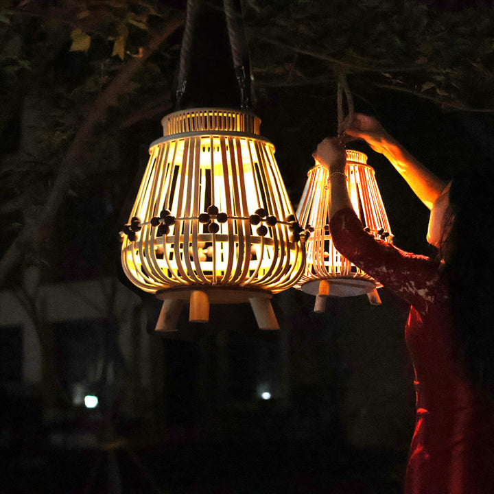 Decorative light source with natural rattan
