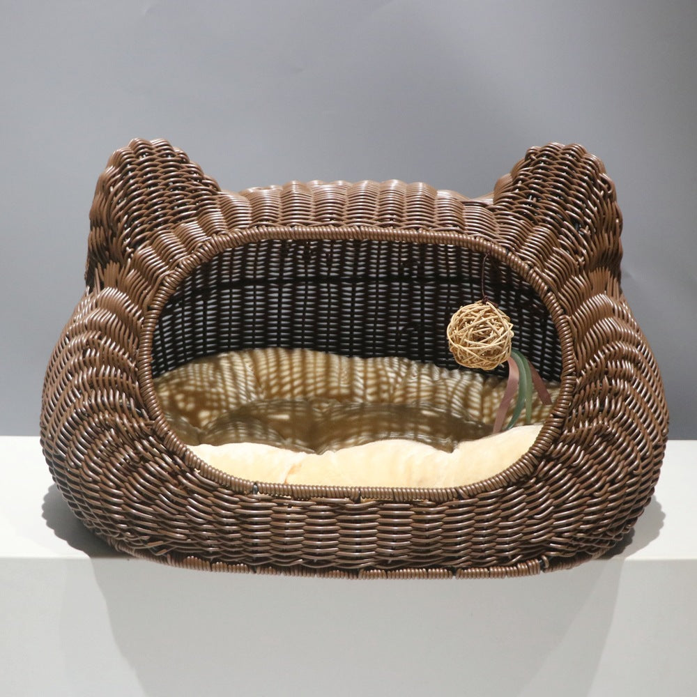 Cozy cat basket with ear design