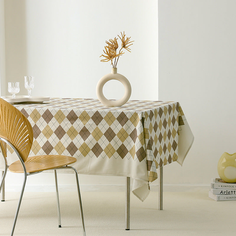 Diamond tablecloth made of easy-care cotton-polyester blend with decorative checkered pattern