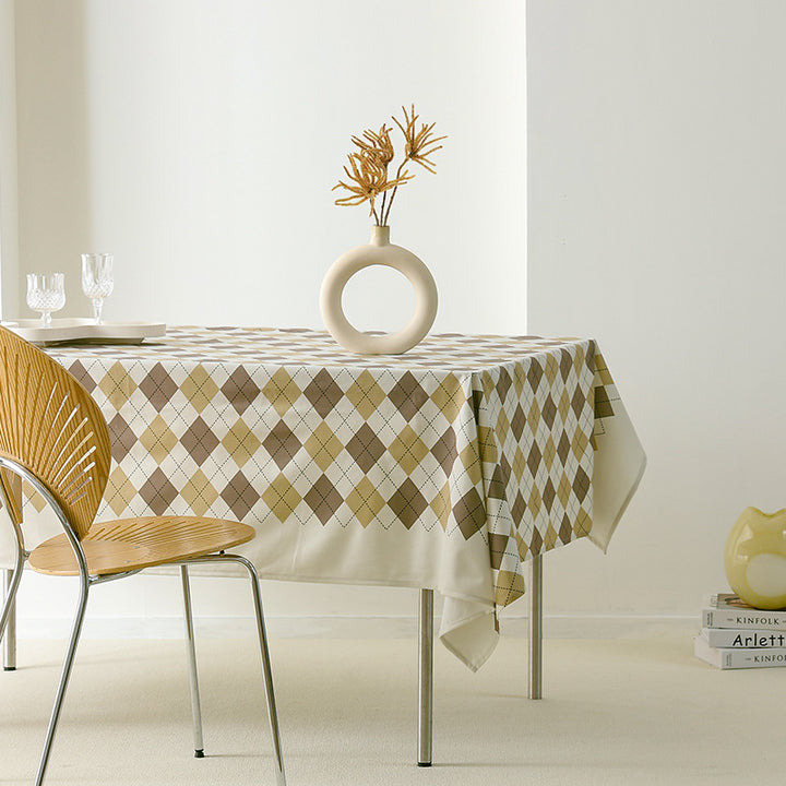 Diamond tablecloth made of easy-care cotton-polyester blend with decorative checkered pattern