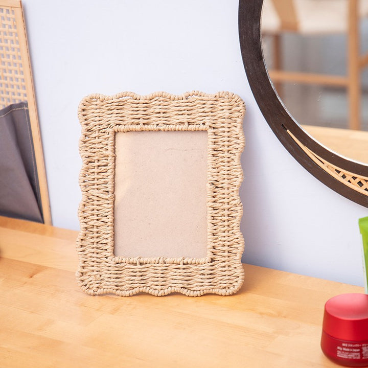 Playful picture frame in rattan style