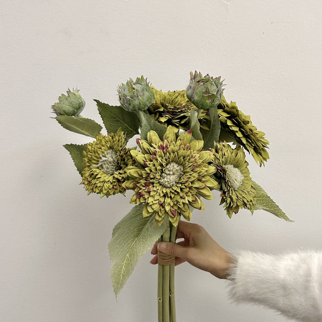 Artificial bouquet with detail-loving flowers and leaves
