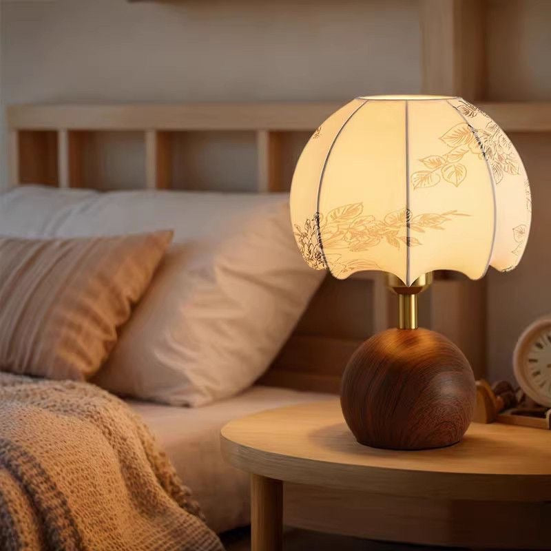 Artistic floral design table lamp