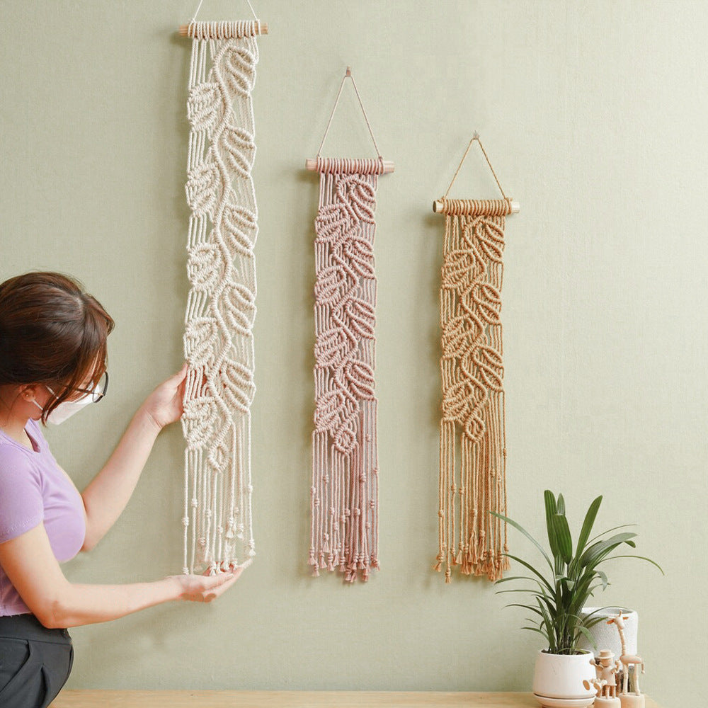 Handwoven Macrame Wall Decoration with Leaf Design