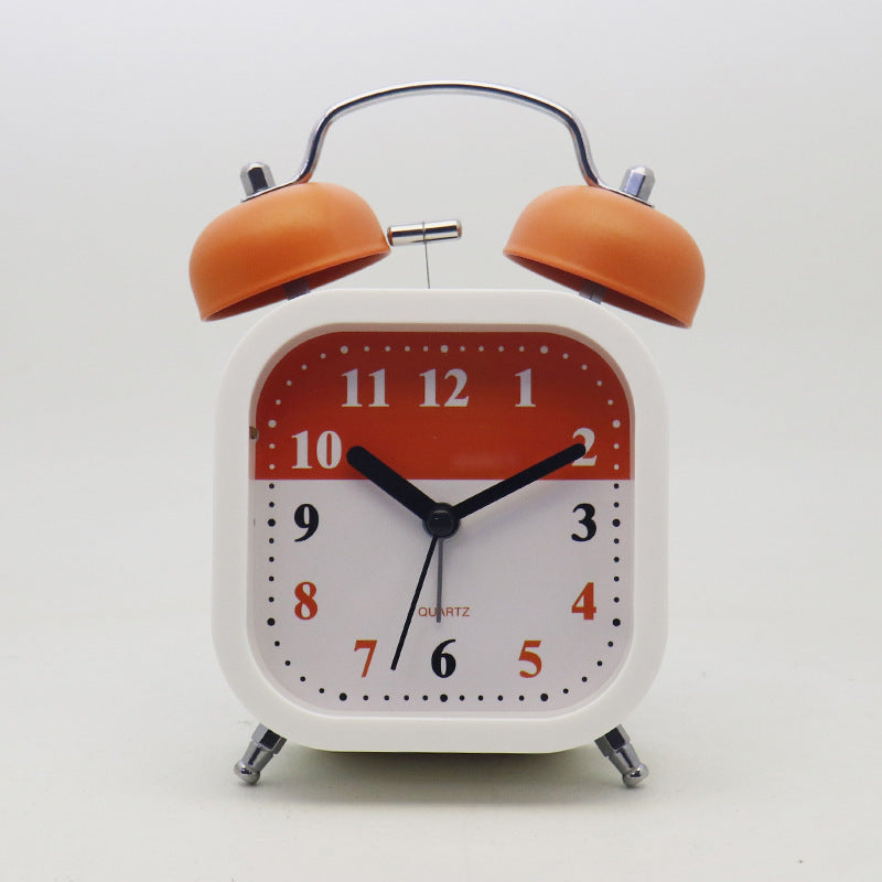 Quarz Alarm Clock in Modern Retro Style