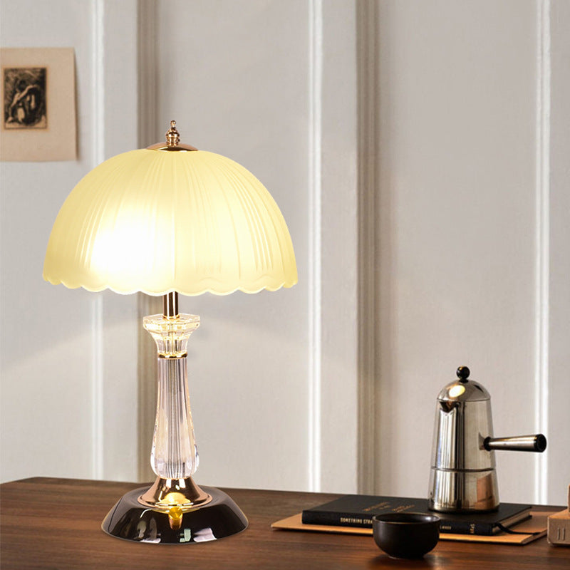 Vintage-inspired glass table lamp