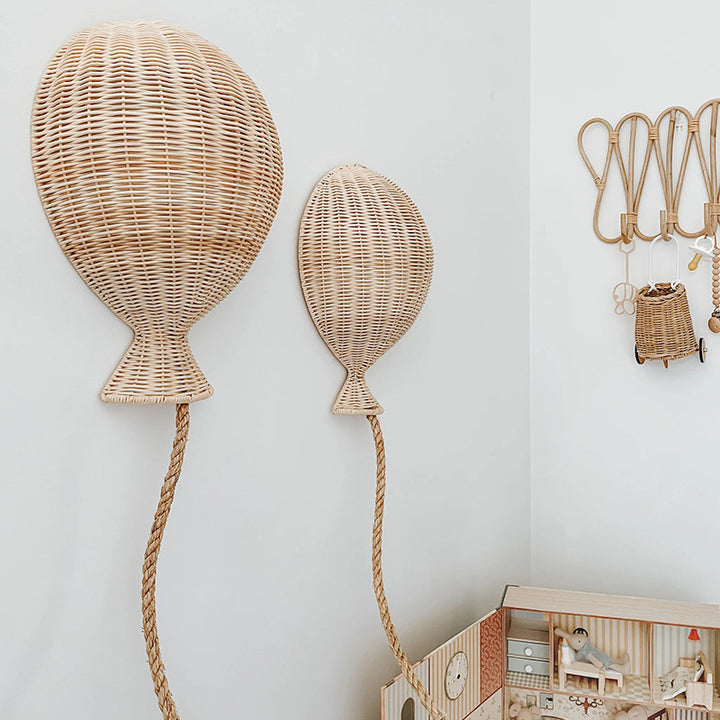 Decorative wall ornament in the form of a hot air balloon