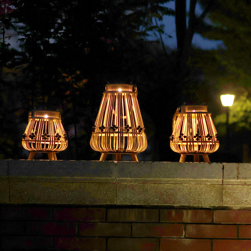 Decorative light source with natural rattan