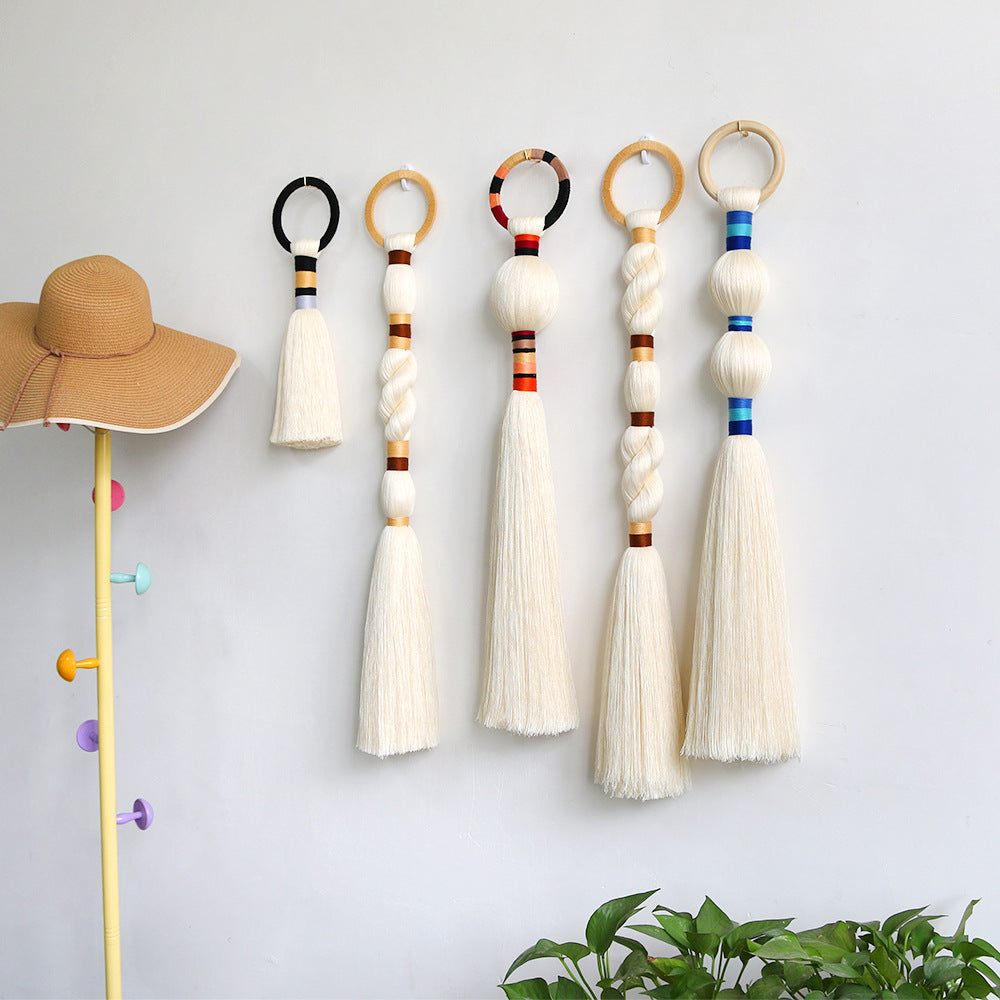 Wall decoration with elegant tassel design