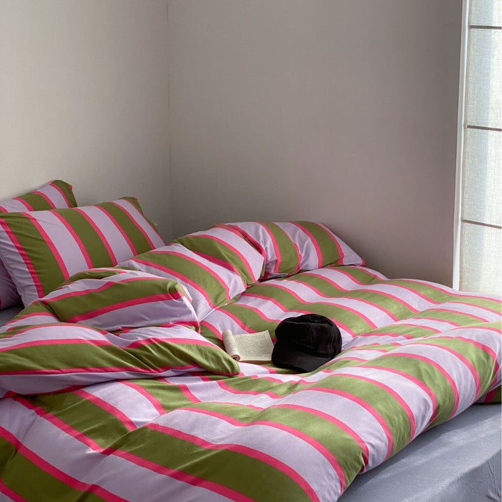 Decorative Striped Bedding Set Avarnia