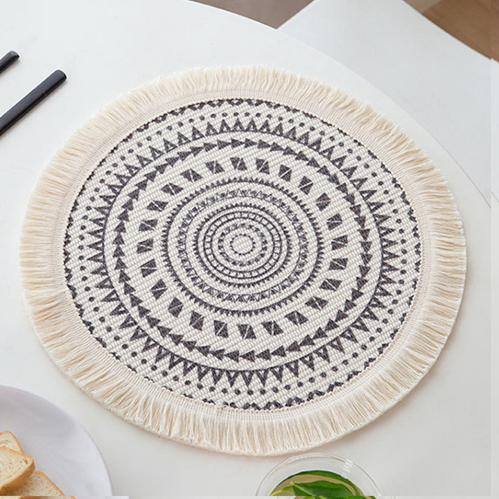 Round woven placemat with fringes and mandala jacquard structure