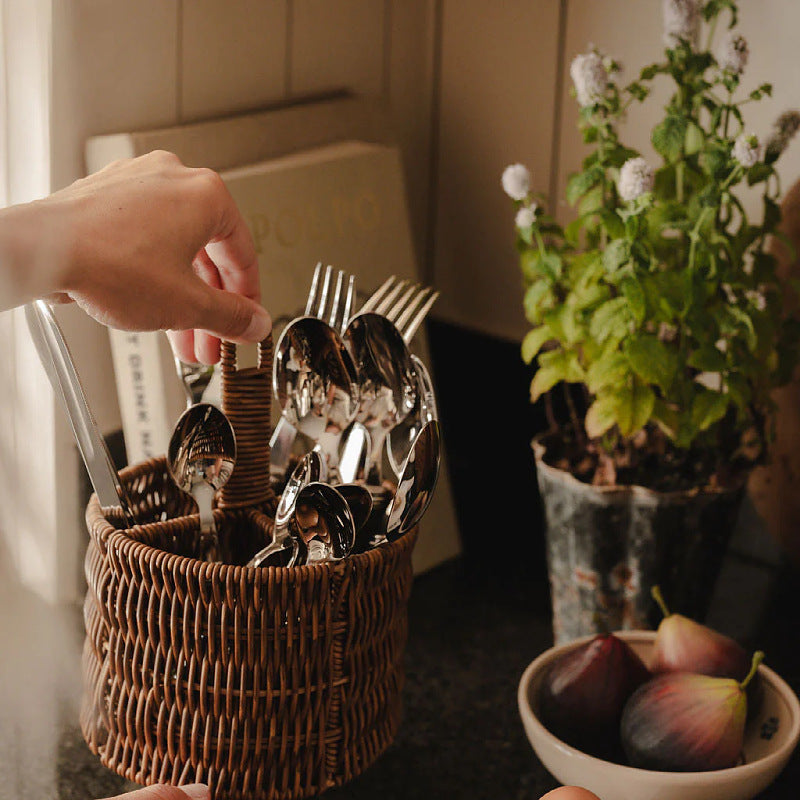 Practical kitchen utensil organizer