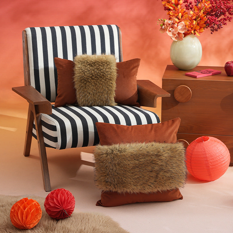 Decorative cushion set with heart-shaped faux fur cushion and two velvety back cushions