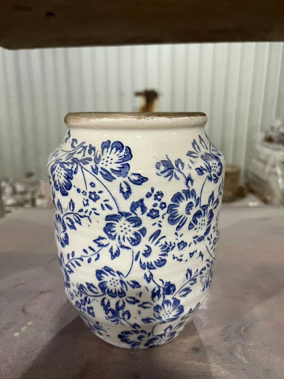Floral ceramic flower pot with artistic pattern