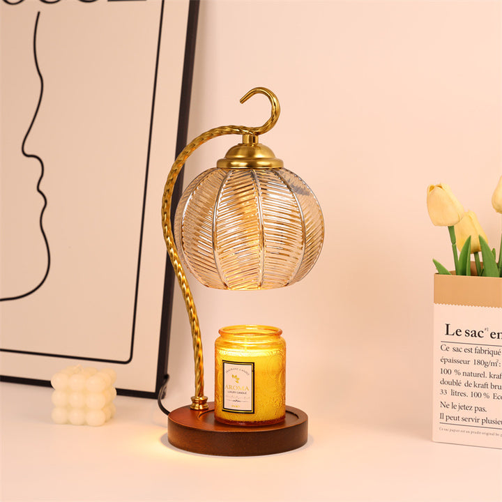 Artistic leaf-shaped desk lamp