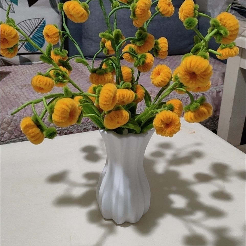 Decorative Ribbed Ceramic Flower Vase