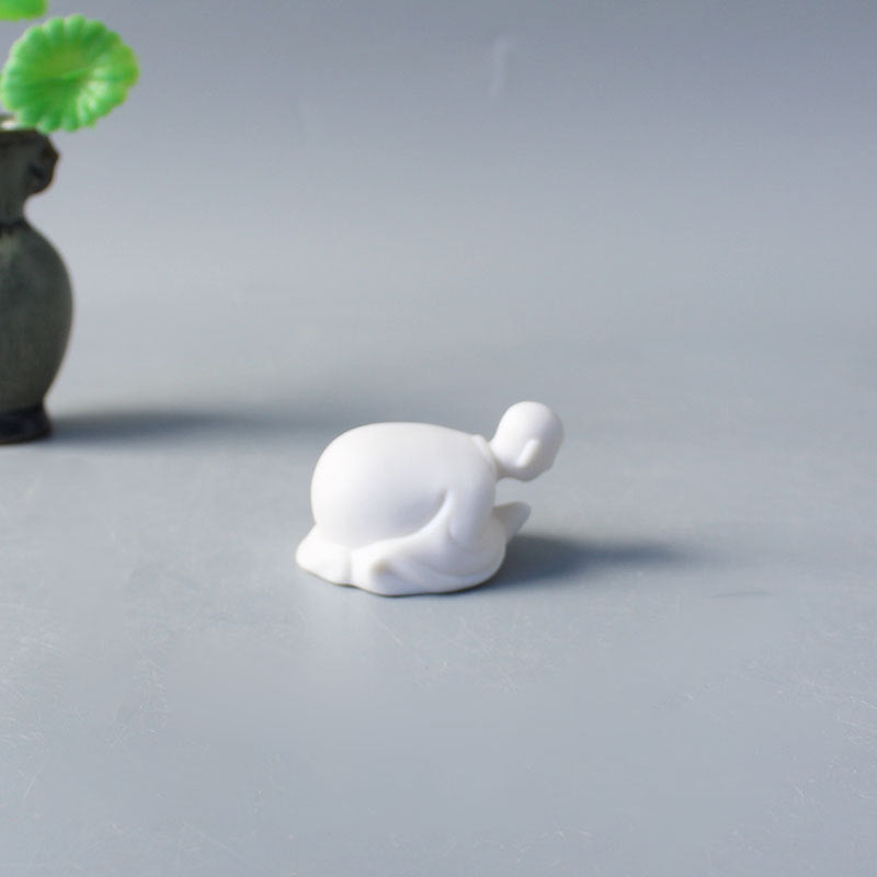 Decorative porcelain figurine