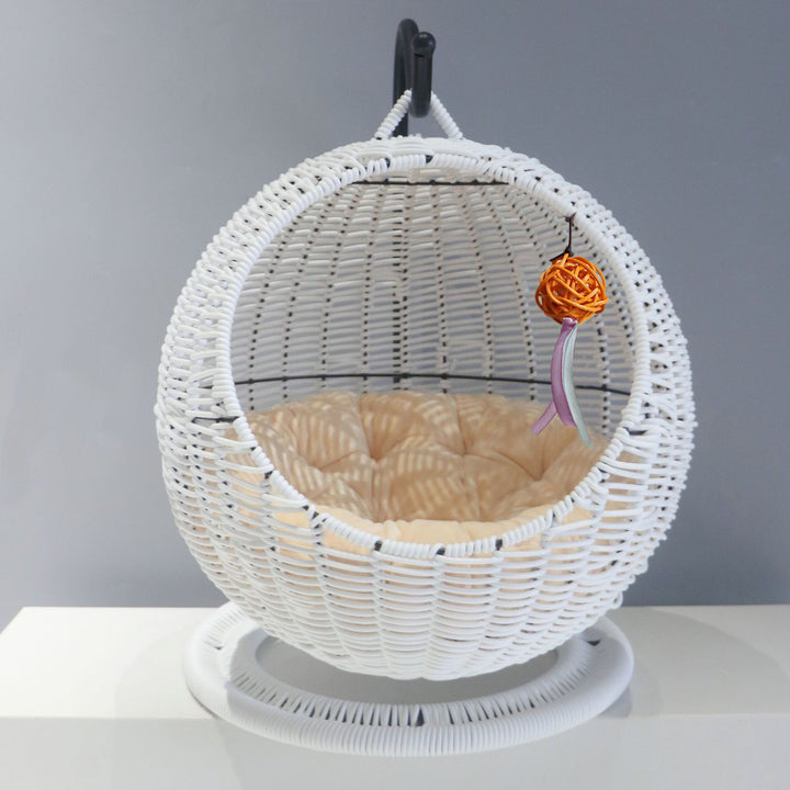 Hanging basket with comfortable padding