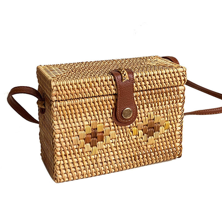 Handcrafted tote bag made of braided rattan