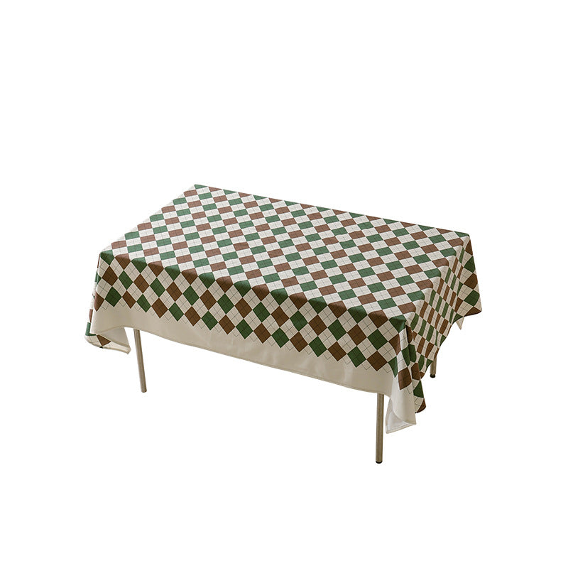 Diamond tablecloth made of easy-care cotton-polyester blend with decorative checkered pattern