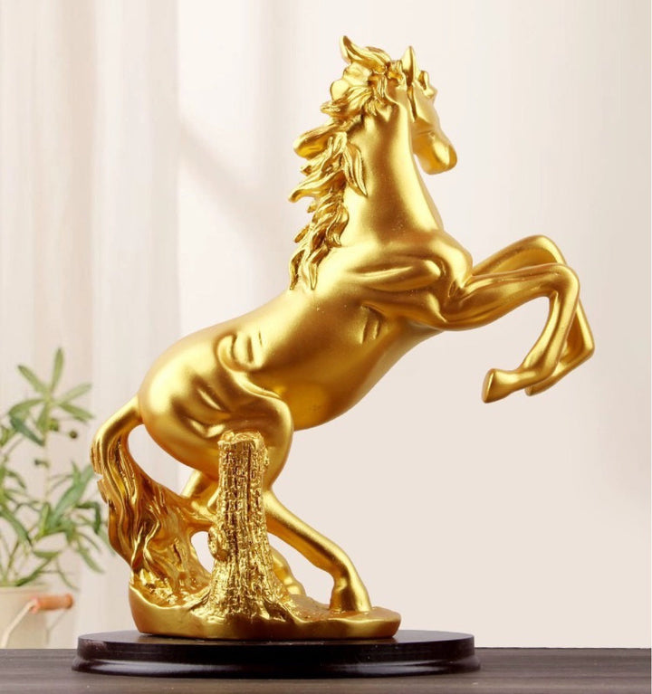 Decorative horse sculpture