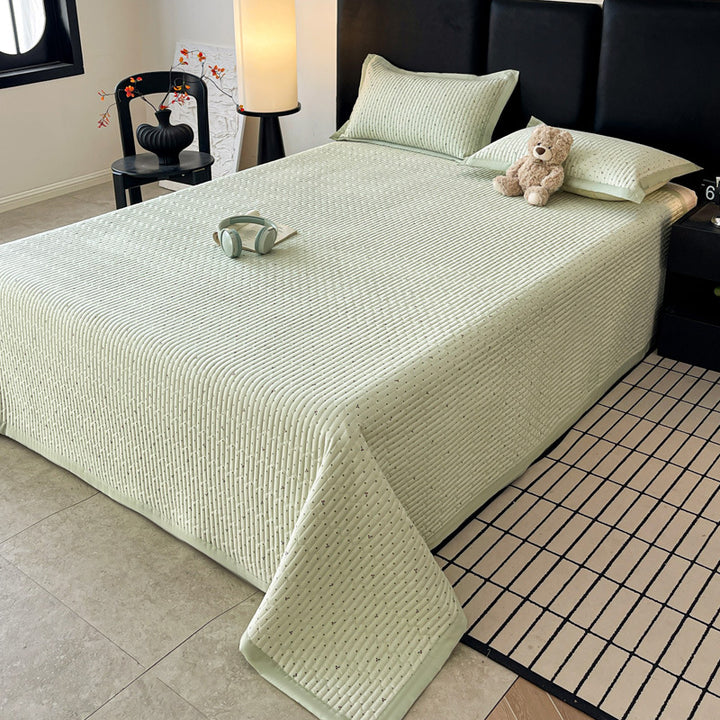 Decorative Textured Quilted Bedspread Avarnia