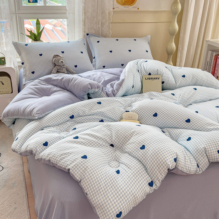Heart Patterned Quilt Set