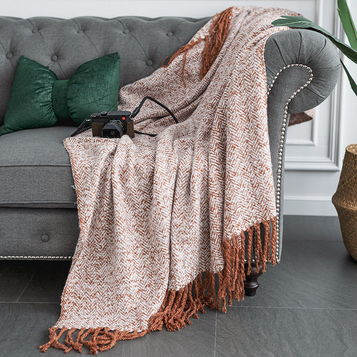 Throw blanket and plaid with herringbone structure, soft cotton blend and decorative fringes