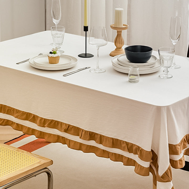 Round tablecloth with quilted textured relief and double-layered ruffle