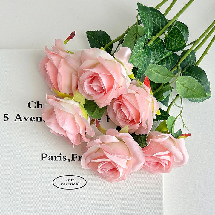 Decorative Realistic Rose Bouquet