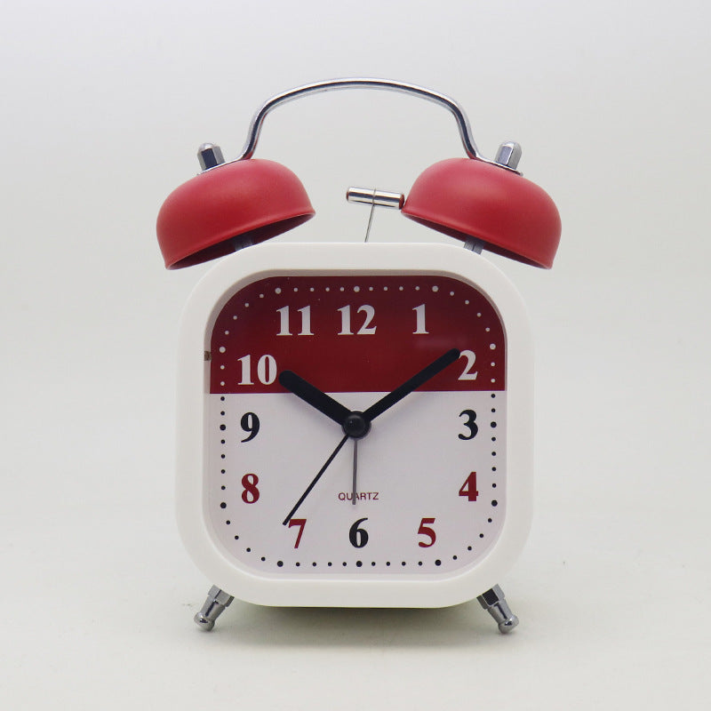 Quarz Alarm Clock in Modern Retro Style