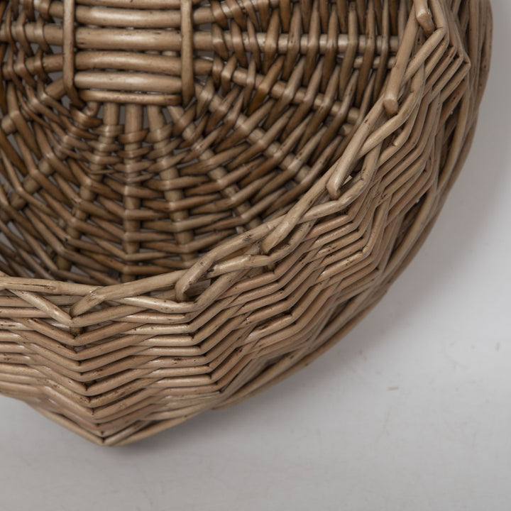 Heart-shaped decoration basket