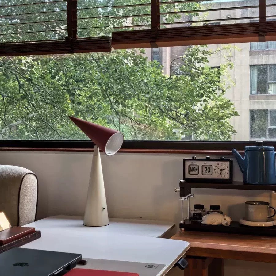 Modern artisanal table lamp