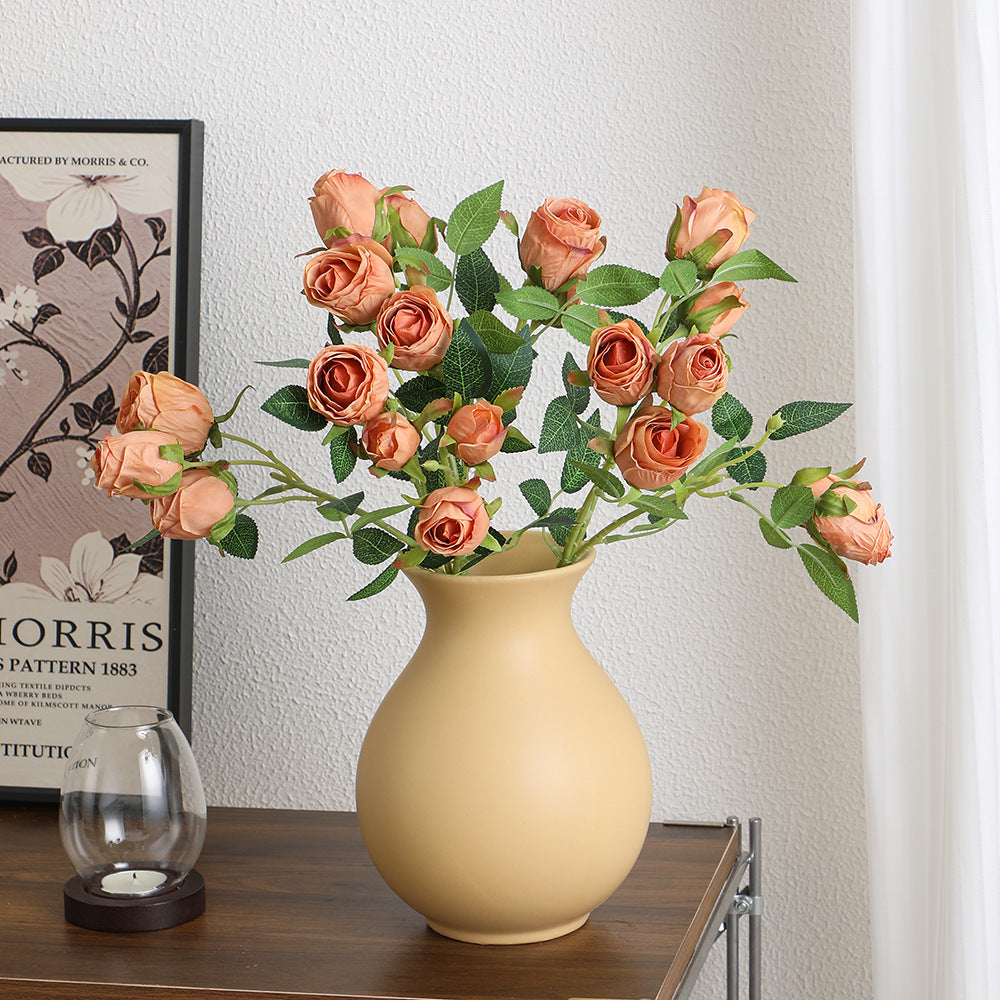 Realistic Kunstrose with detailed flowers