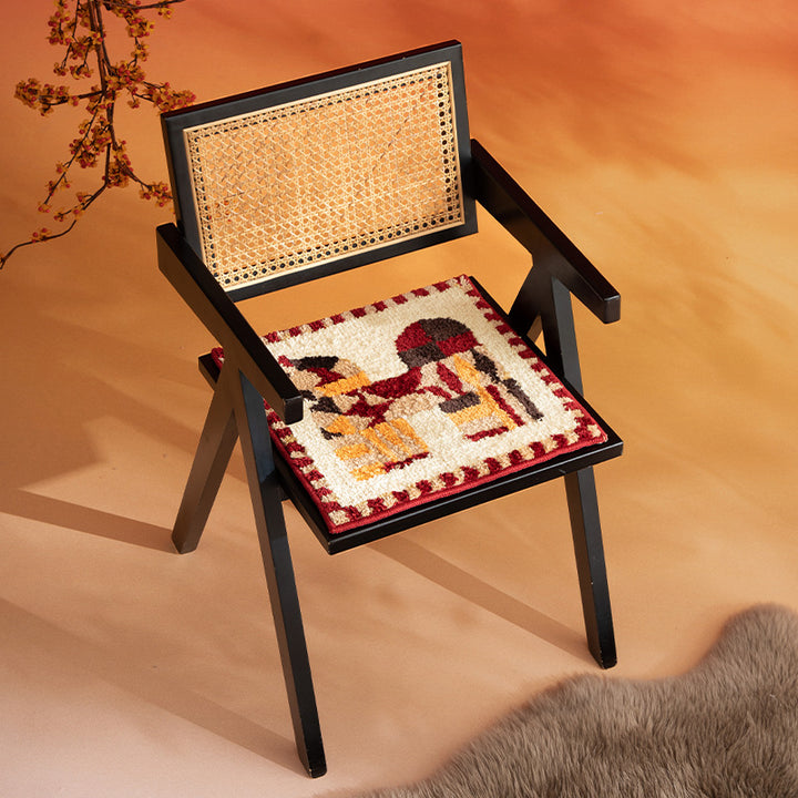 Hand-tufted decorative rug square with folk-style horse motif