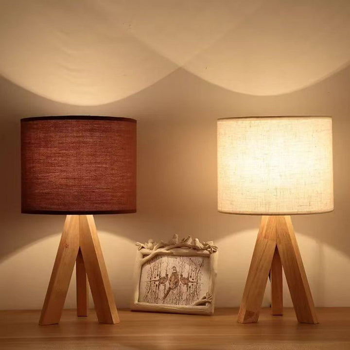 Contemporary tripod table lamp