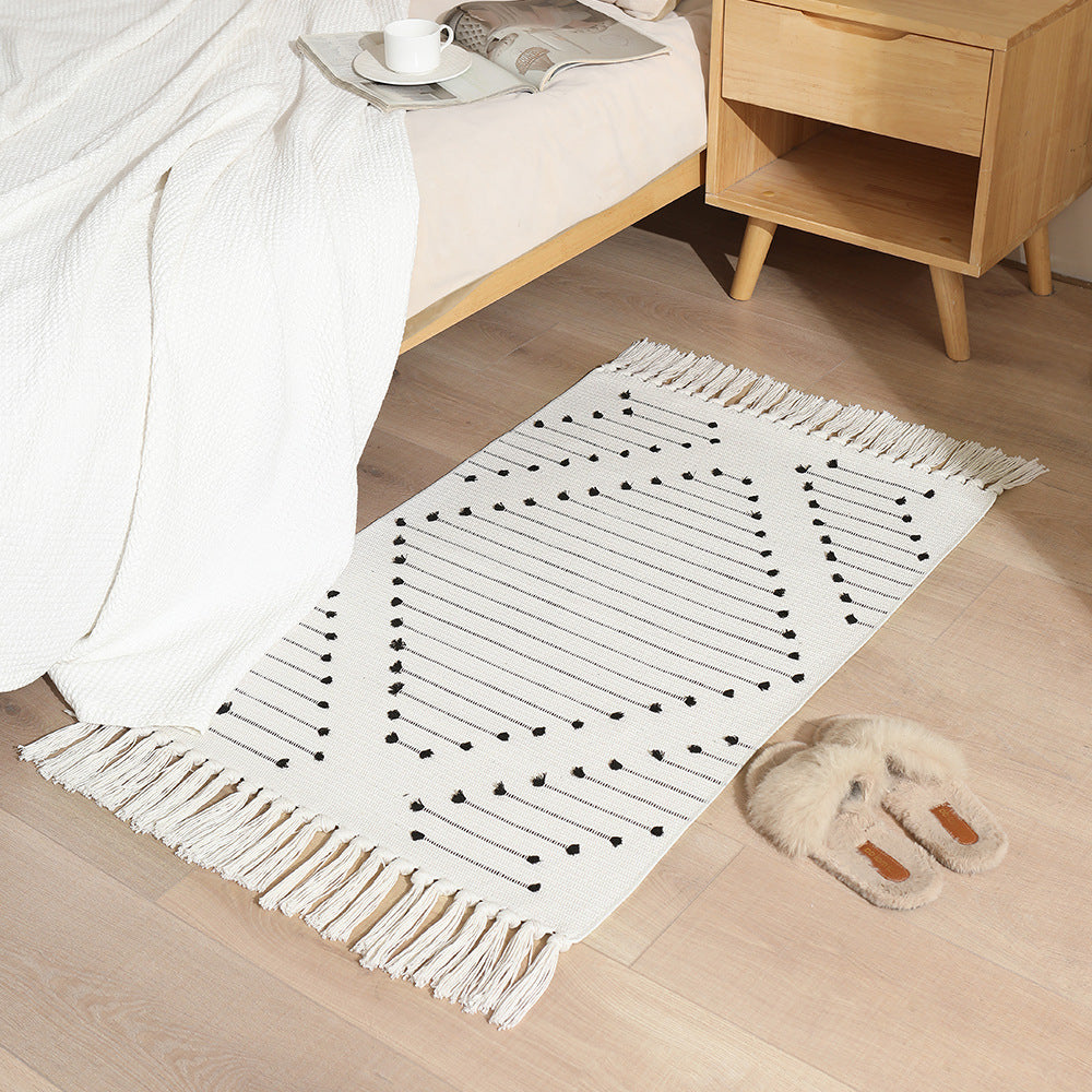 Woven cotton runner with diamond jacquard pattern and fringes