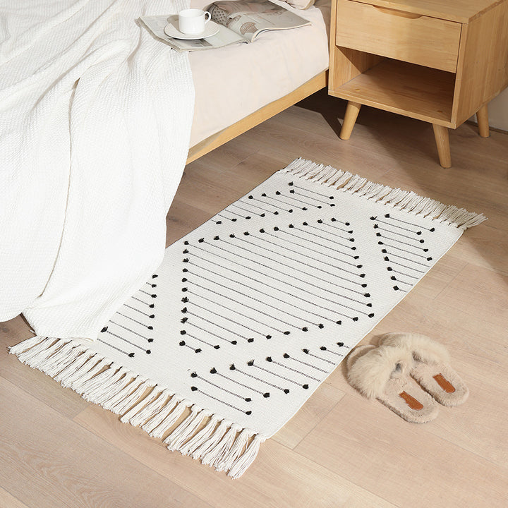Woven cotton runner with diamond jacquard pattern and fringes