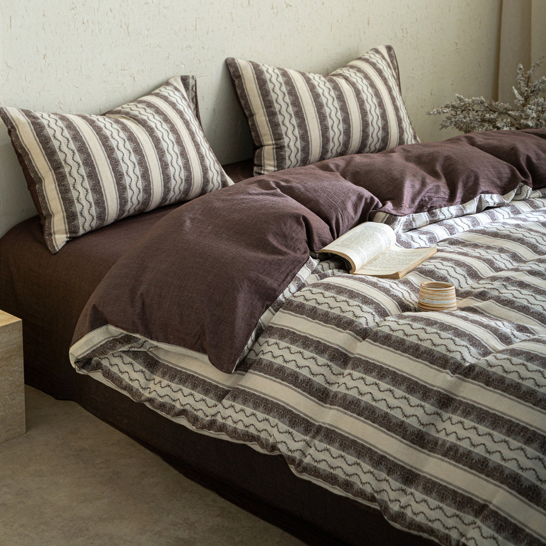 Decorative Textured Geometric Patterned Bedding Set Avarnia