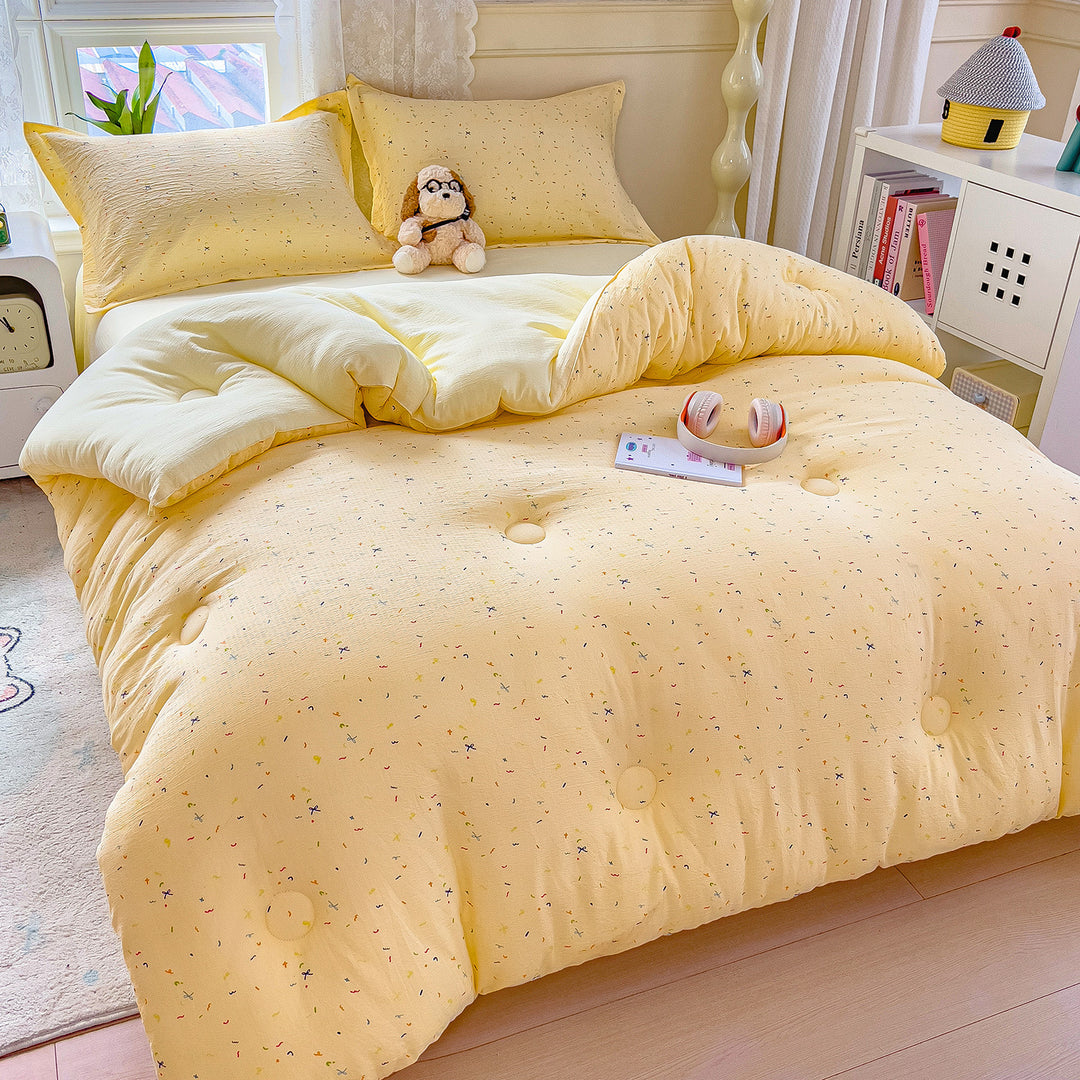 Heart Patterned Quilt Set