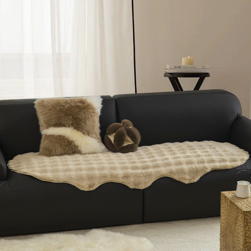 Soft microfiber bathroom runner with wavy edge and non-slip underside