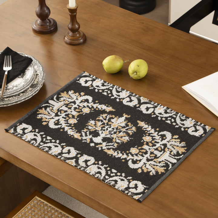 Reversible woven rug runner with ornamental jacquard structure