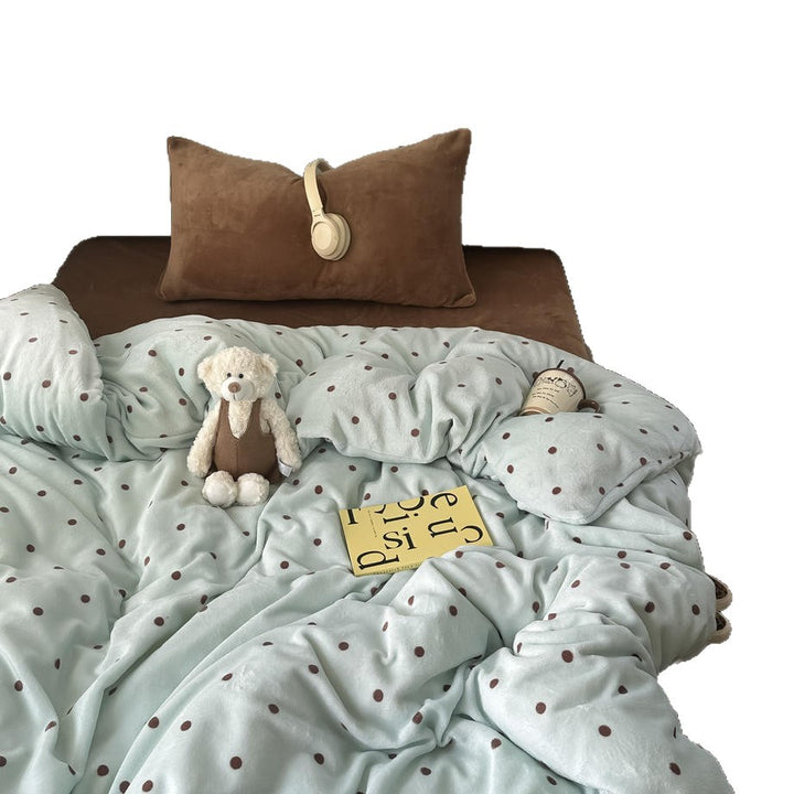 Plush Dot Patterned Blanket Set