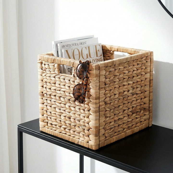 Practical storage basket made of braided material