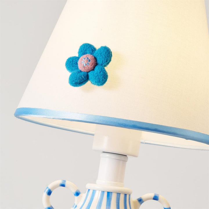 Decorative table lamp with floral detail