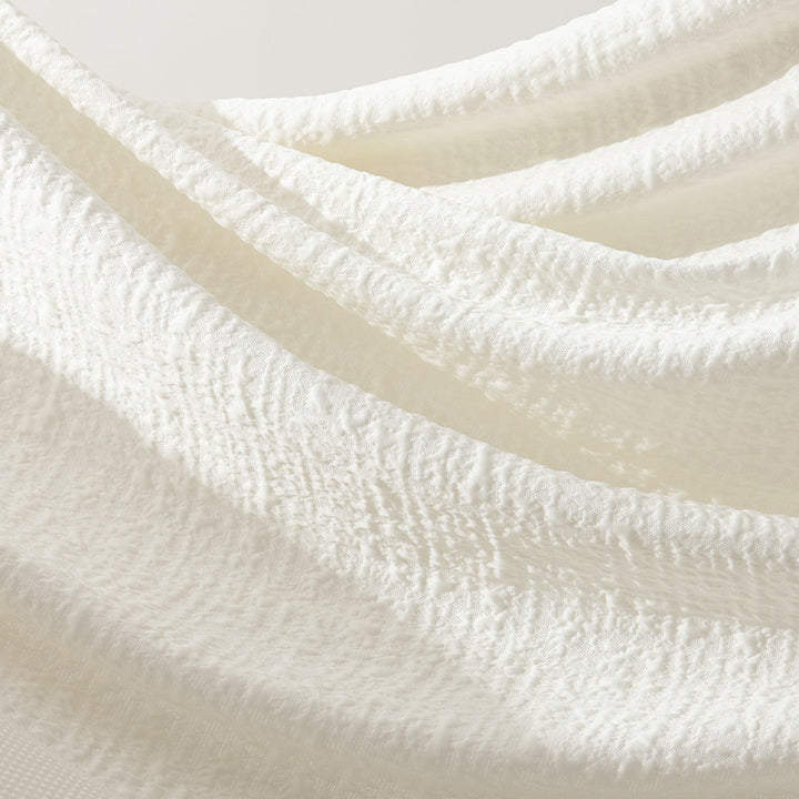 Structured quilted pillowcase made of cotton blend