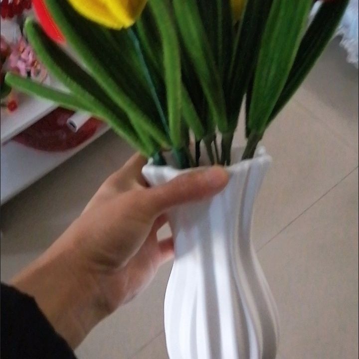Decorative Ribbed Ceramic Flower Vase