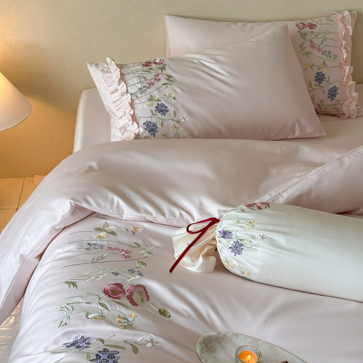 Floral Embroidered Comforter Set Avarnia