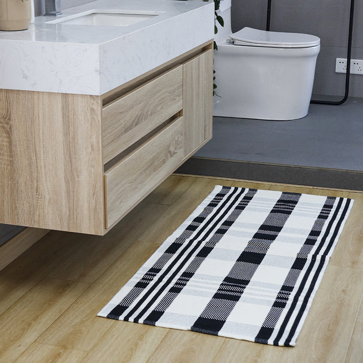 Robust flat-woven doormat for entrance area with check pattern and anti-slip back